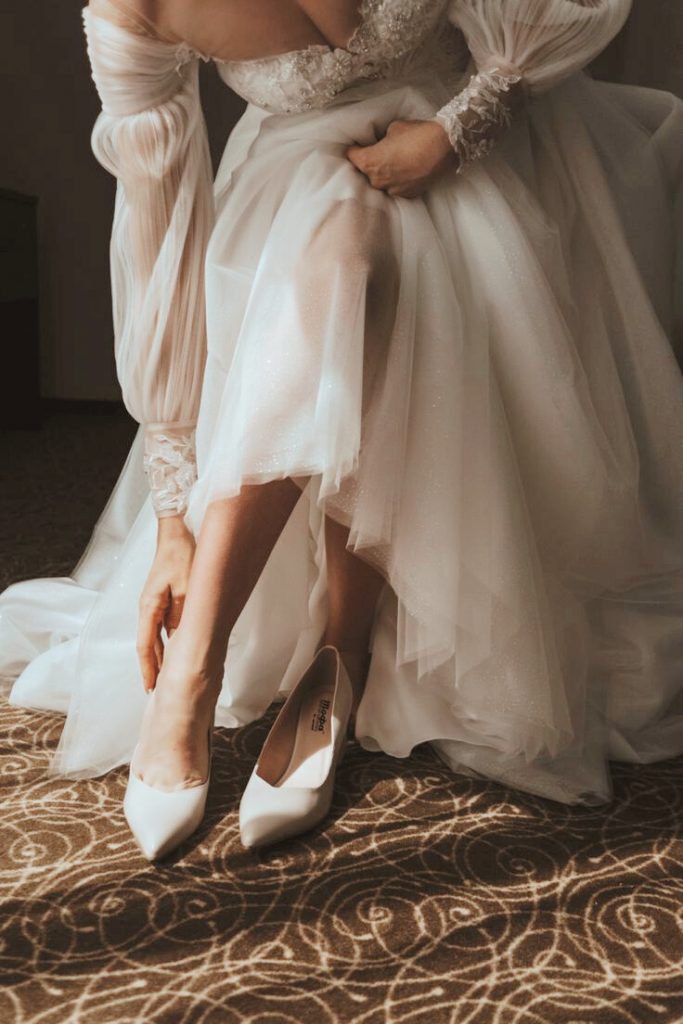 ment, the bride is preparing for the wedding